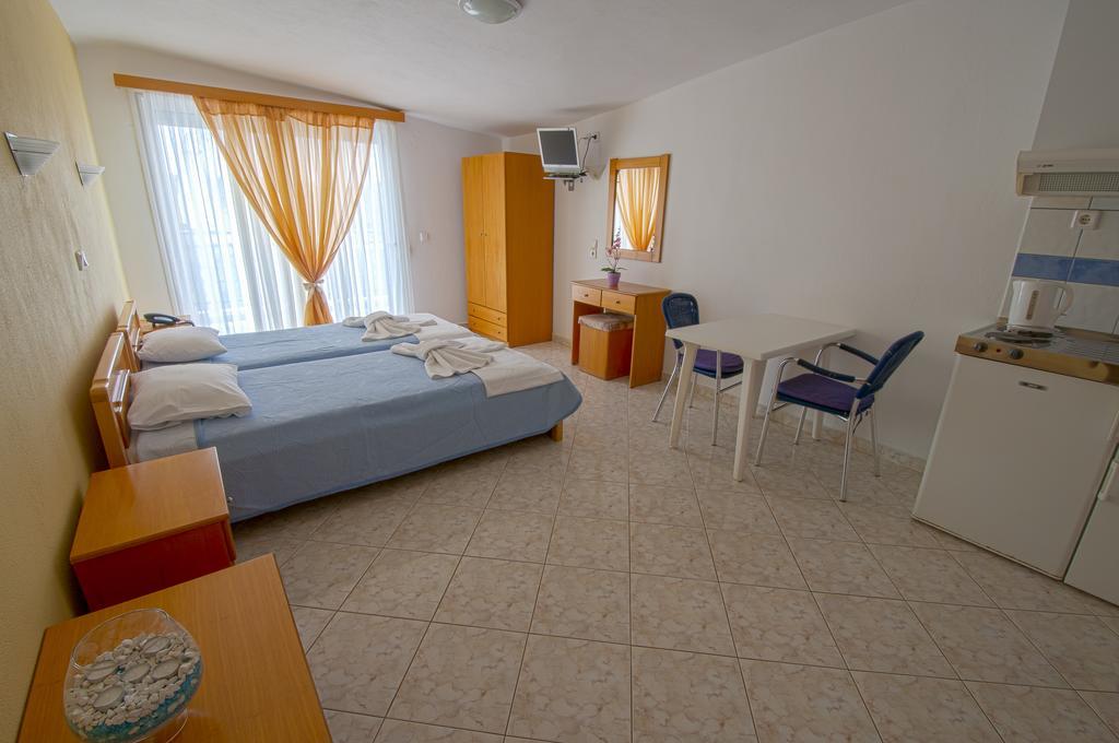 Studios Maria Potos Habitación foto